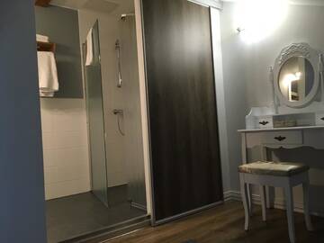 Фото номера Двухместный номер с 1 кроватью и балконом Отель Cafe-Restaurant &amp; Hotel Saima г. Савонлинна 6