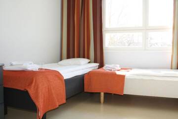 Фото номера Двухместный номер с 2 отдельными кроватями Отель Summer Hotel Vuorilinna г. Савонлинна 12