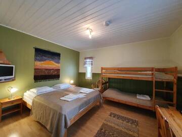Фото номера Семейный номер Отели типа «постель и завтрак» B&amp;B Lomamokkila г. Савонлинна 4